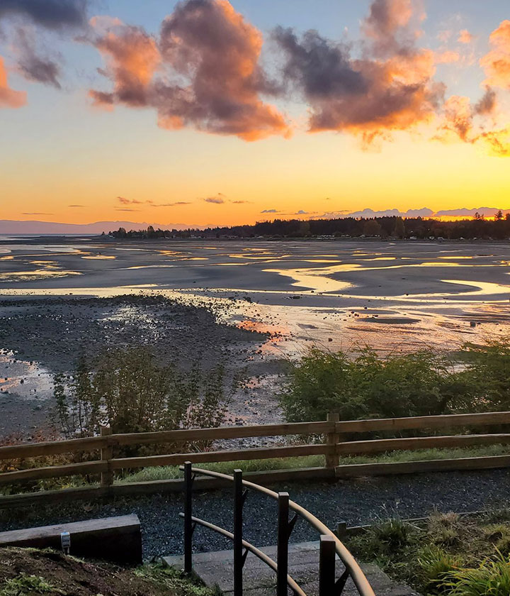 Welcome to the Bayside Oceanfront Resort in Parksville, BC